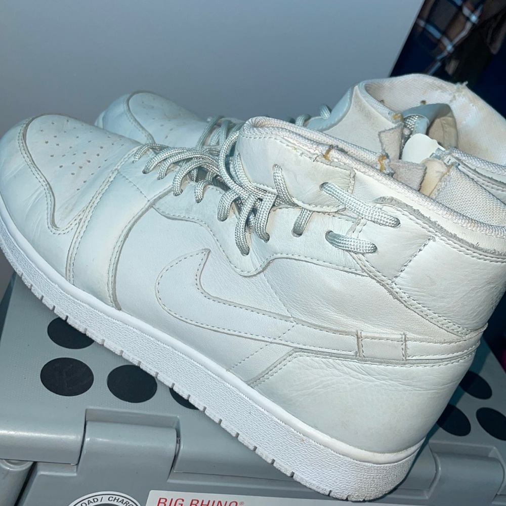 Unique Jordan’s with cool laces